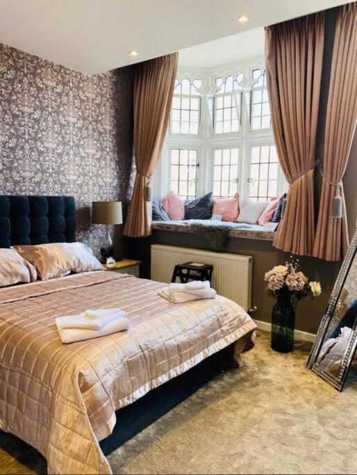 The Most Central Apartment In Canterbury Stunning Interiors, Fully Equipped, City Views And Free Wifi! Eksteriør billede