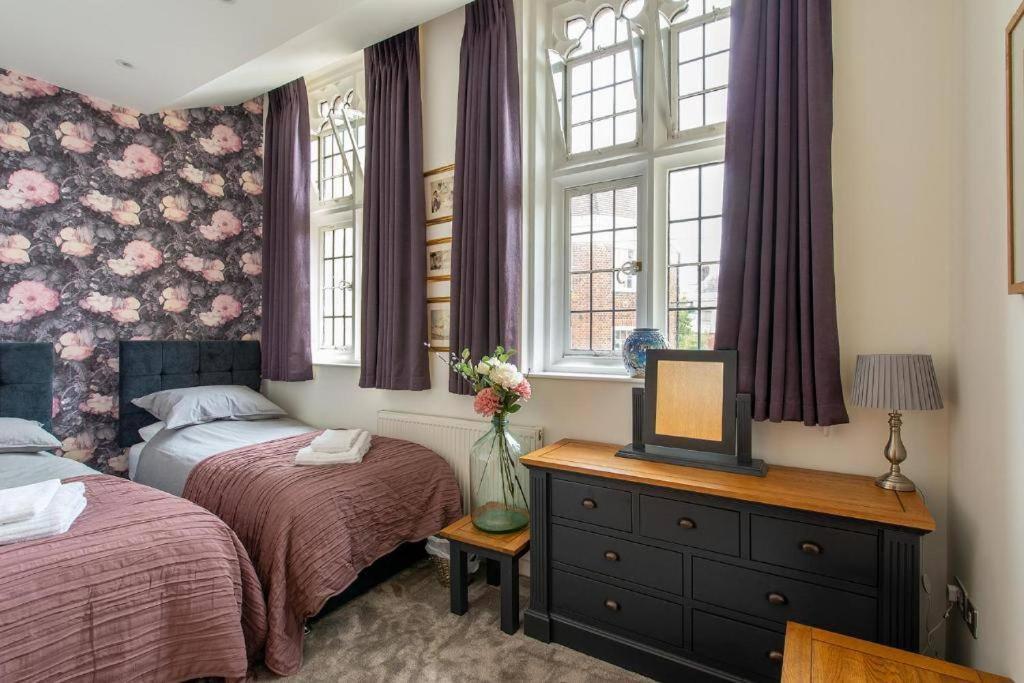 The Most Central Apartment In Canterbury Stunning Interiors, Fully Equipped, City Views And Free Wifi! Eksteriør billede