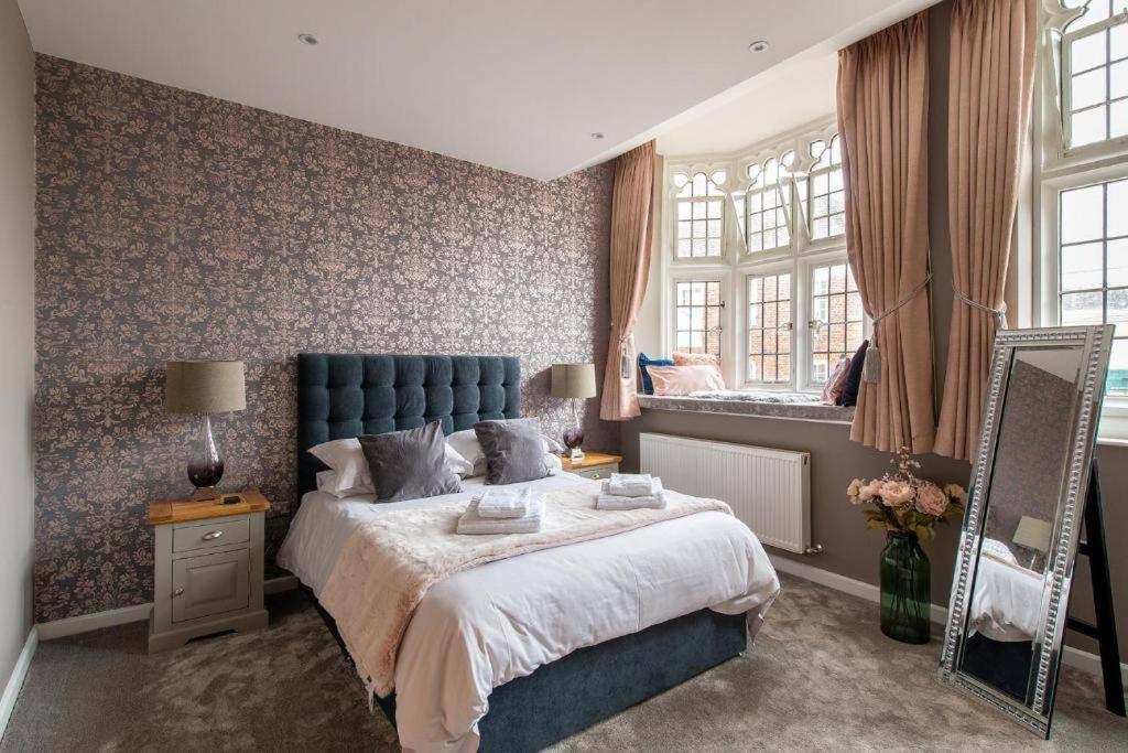 The Most Central Apartment In Canterbury Stunning Interiors, Fully Equipped, City Views And Free Wifi! Eksteriør billede
