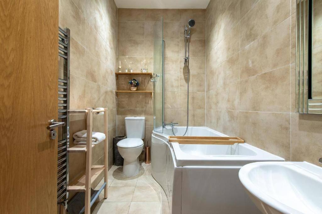The Most Central Apartment In Canterbury Stunning Interiors, Fully Equipped, City Views And Free Wifi! Eksteriør billede