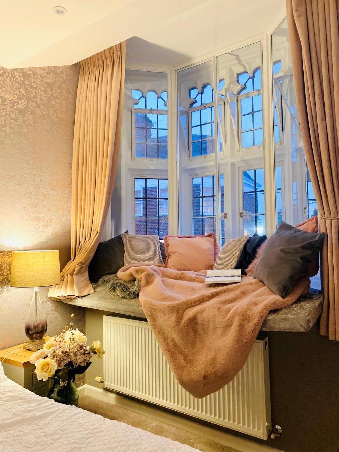 The Most Central Apartment In Canterbury Stunning Interiors, Fully Equipped, City Views And Free Wifi! Eksteriør billede