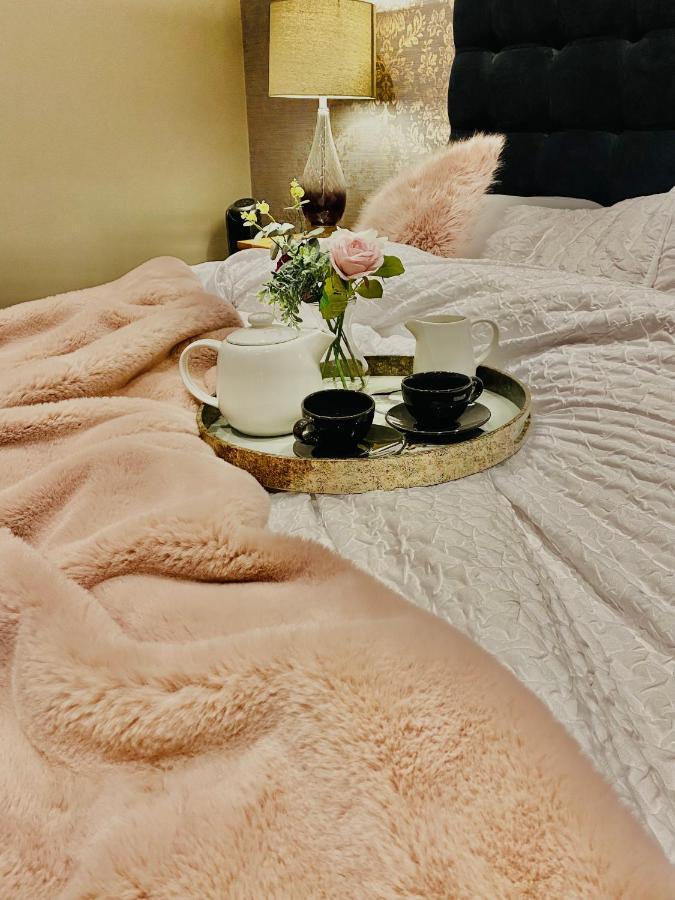 The Most Central Apartment In Canterbury Stunning Interiors, Fully Equipped, City Views And Free Wifi! Eksteriør billede