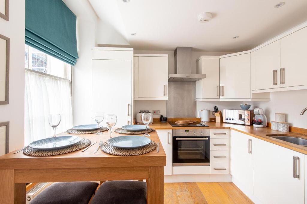 The Most Central Apartment In Canterbury Stunning Interiors, Fully Equipped, City Views And Free Wifi! Eksteriør billede